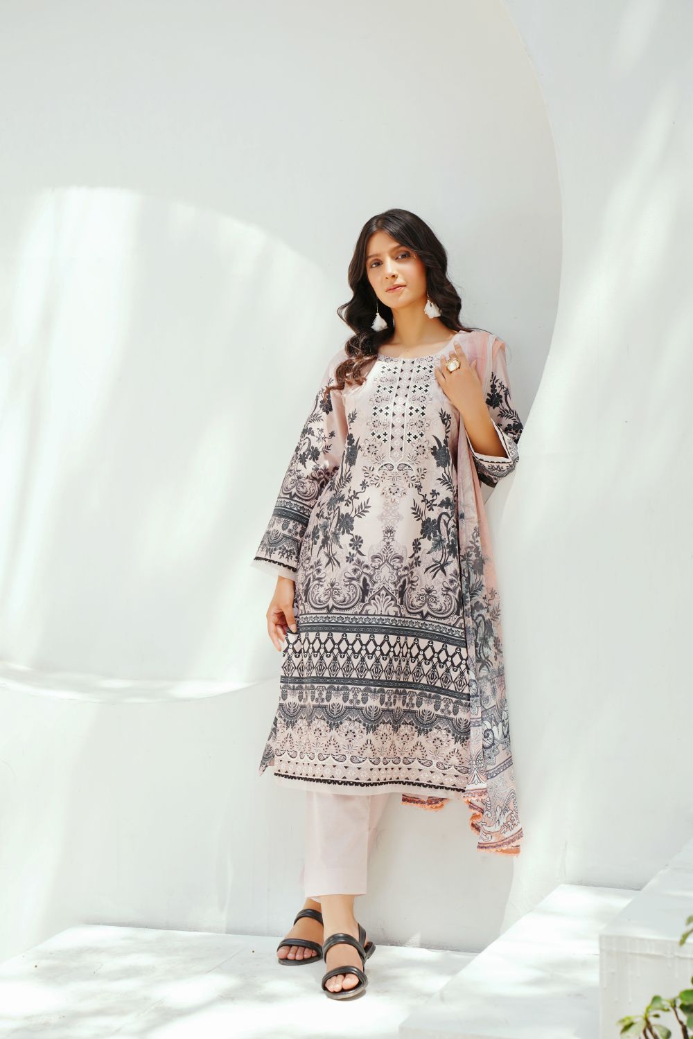 Pakistani lawn suit